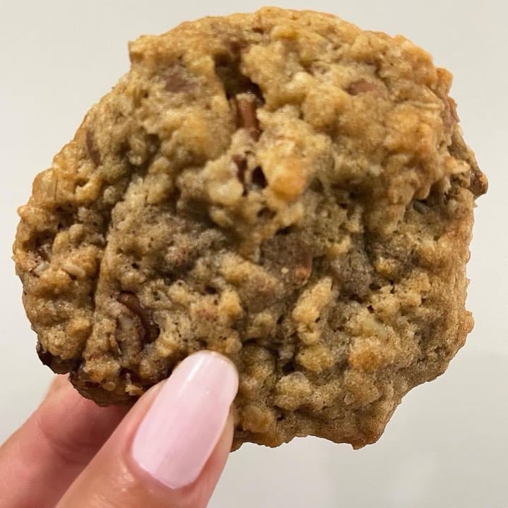 It’s #nationalcookieday🍪. Grab a dozen…or two to celebrate. One of our favorites is this classic oatmeal from @roxiescookies. #seeclaytoncountyga #dineinclayco